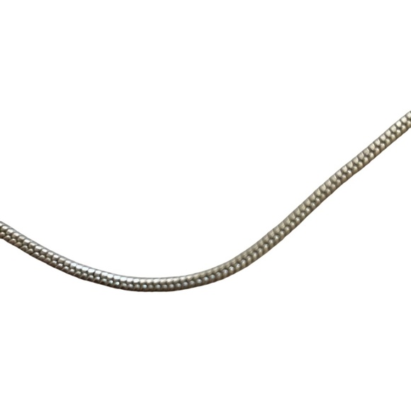 Elegant Silver Necklace - Picture 6 of 7